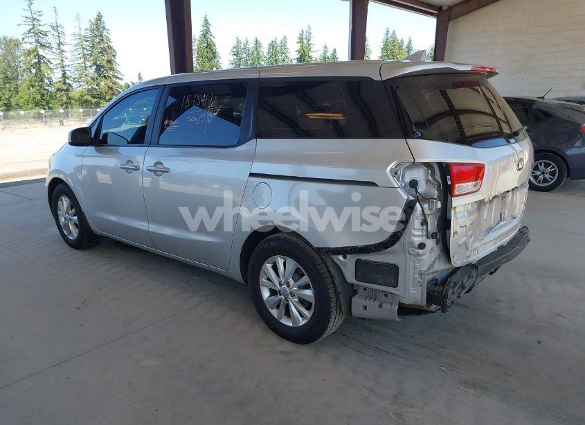 Photo 3 of 2017 Kia Sedona L (VIN KNDMA5C15H6258927)