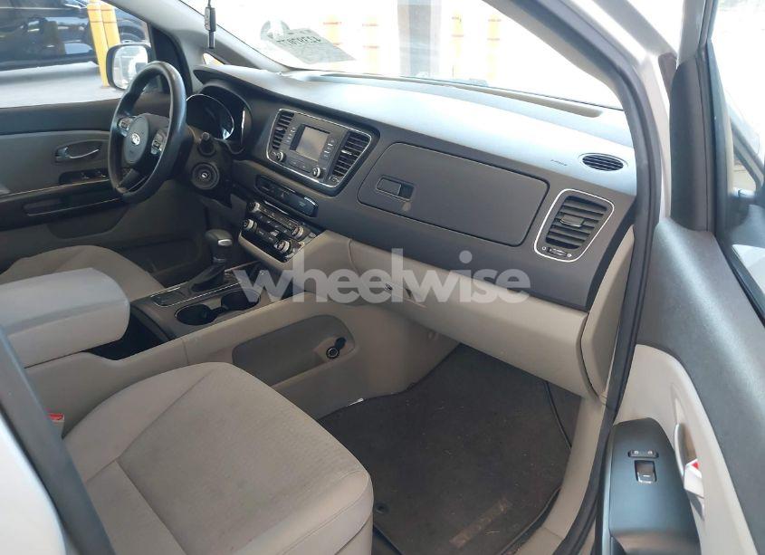 Photo 5 of 2017 Kia Sedona L (VIN KNDMA5C15H6258927)