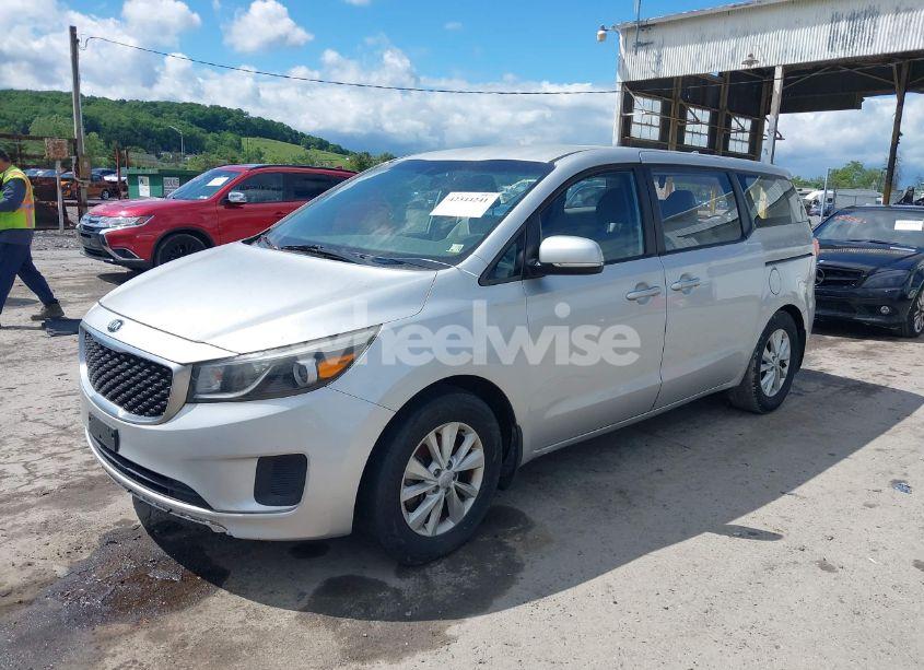 Photo 2 of 2015 Kia Sedona L (VIN KNDMA5C17F6025712)