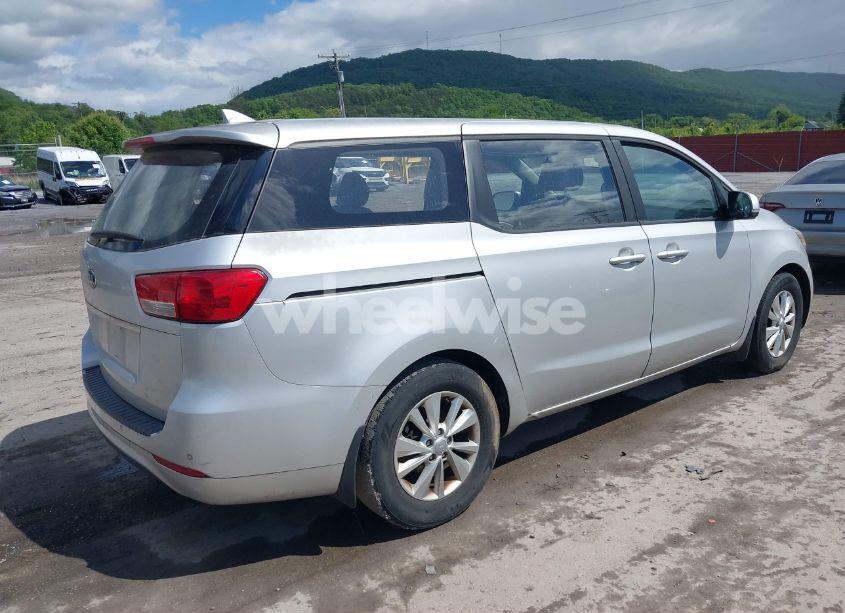 Photo 4 of 2015 Kia Sedona L (VIN KNDMA5C17F6025712)