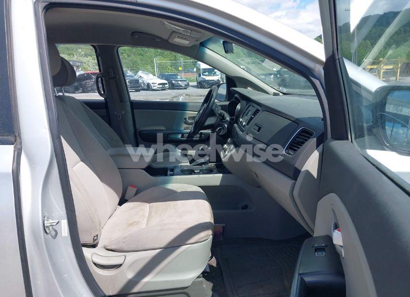 Photo 5 of 2015 Kia Sedona L (VIN KNDMA5C17F6025712)