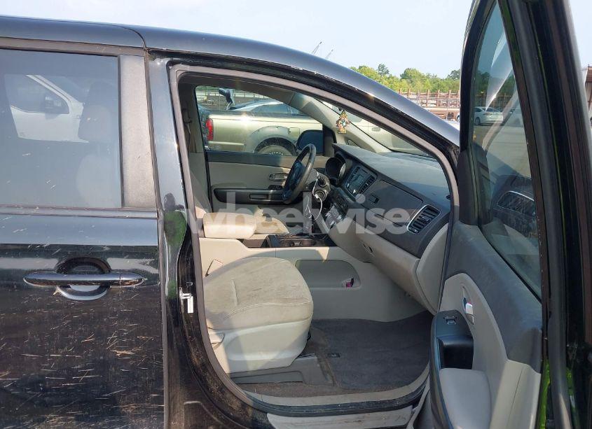 Photo 5 of 2015 Kia Sedona L (VIN KNDMA5C19F6037814)