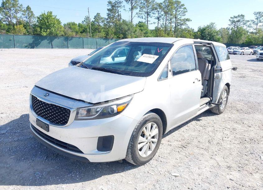 Photo 2 of 2017 Kia Sedona L (VIN KNDMA5C1XH6279532)