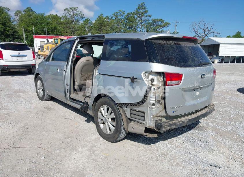 Photo 3 of 2017 Kia Sedona L (VIN KNDMA5C1XH6279532)