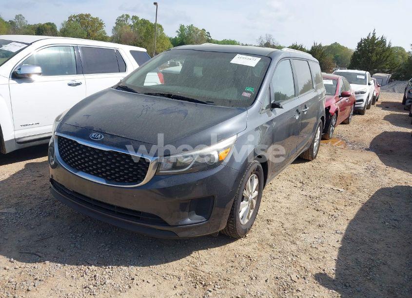 Photo 2 of 2015 Kia Sedona LX (VIN KNDMB5C10F6065899)