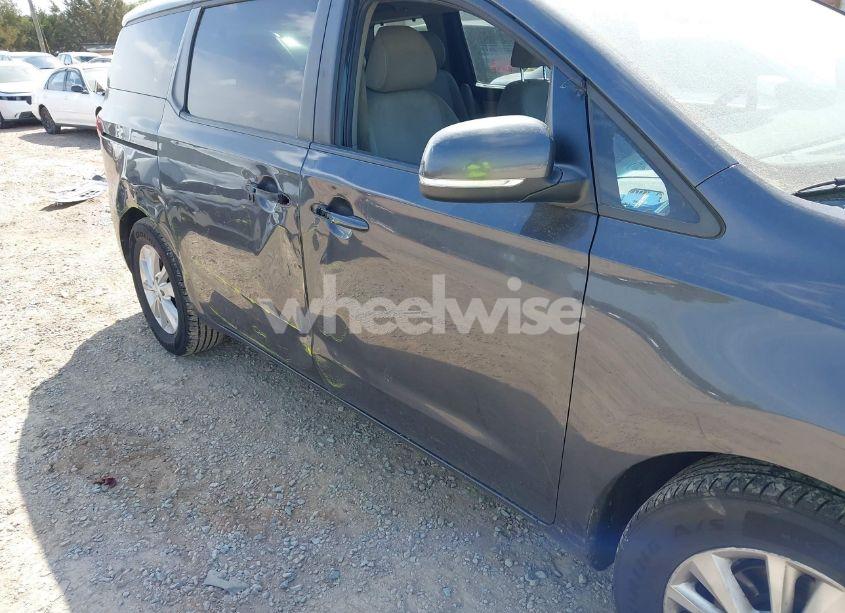 Photo 6 of 2015 Kia Sedona LX (VIN KNDMB5C10F6065899)