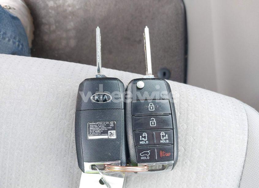 Photo 11 of 2016 Kia Sedona LX (VIN KNDMB5C10G6091310)