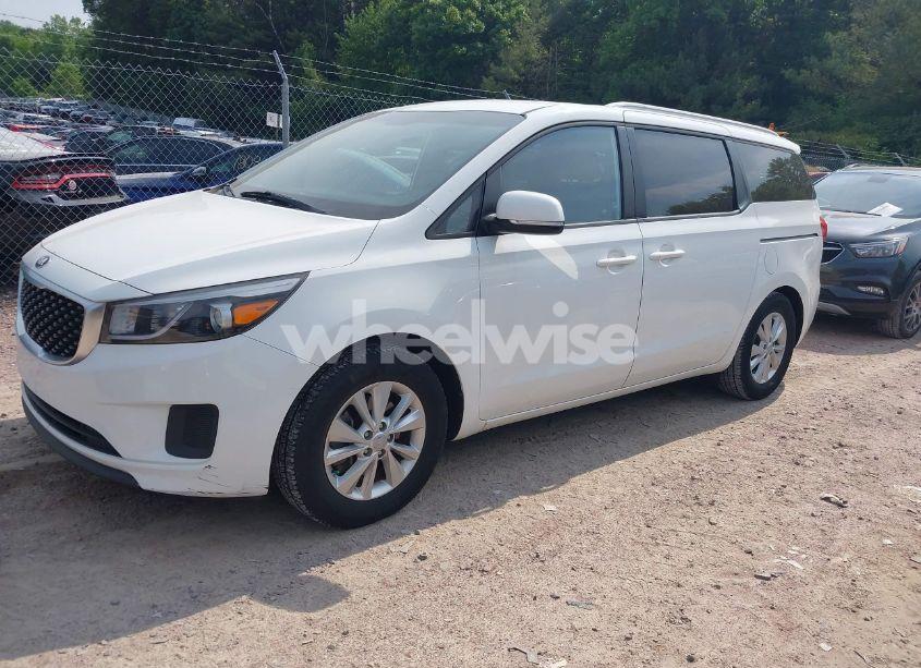 Photo 2 of 2016 Kia Sedona LX (VIN KNDMB5C10G6091310)