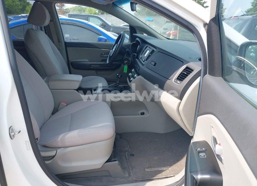 Photo 5 of 2016 Kia Sedona LX (VIN KNDMB5C10G6091310)