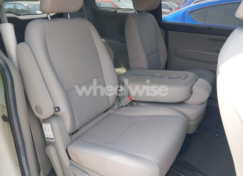 Photo 8 of 2016 Kia Sedona LX (VIN KNDMB5C10G6091310)
