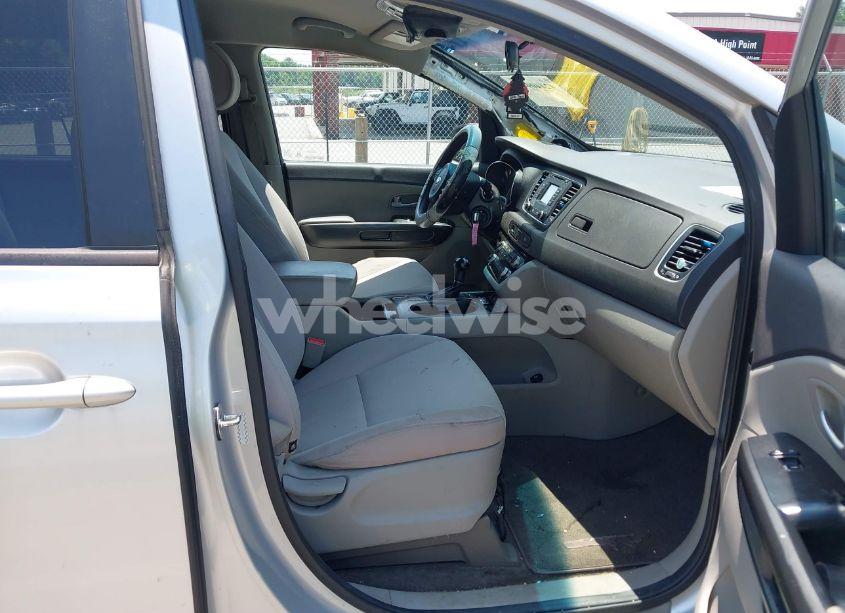 Photo 5 of 2016 Kia Sedona LX (VIN KNDMB5C10G6091923)