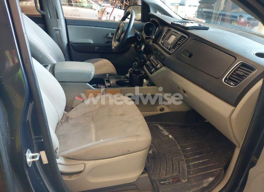 Photo 5 of 2016 Kia Sedona LX (VIN KNDMB5C10G6158343)