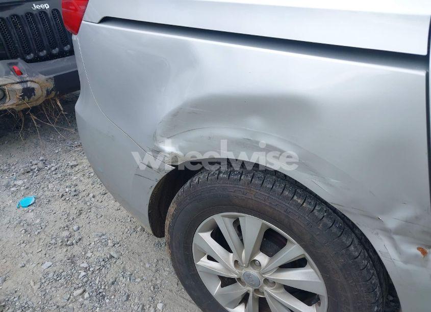 Photo 6 of 2016 Kia Sedona LX (VIN KNDMB5C10G6192380)