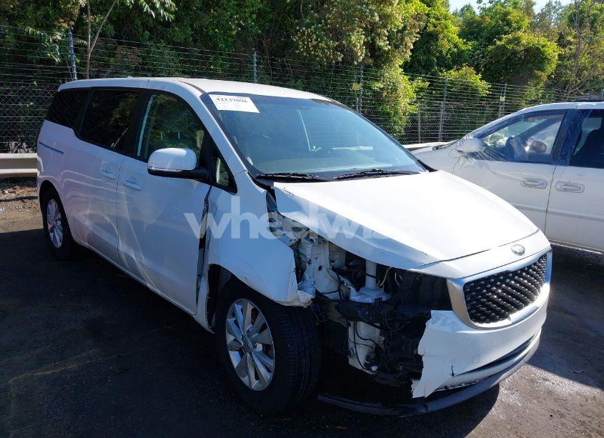 2017 Kia Sedona LX (VIN KNDMB5C10H6245676) main photo