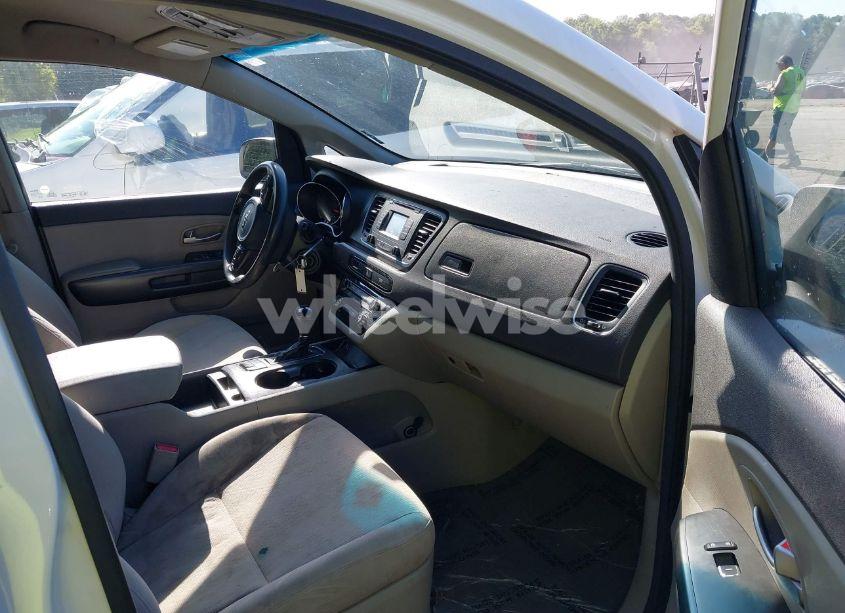 Photo 5 of 2017 Kia Sedona LX (VIN KNDMB5C10H6245676)