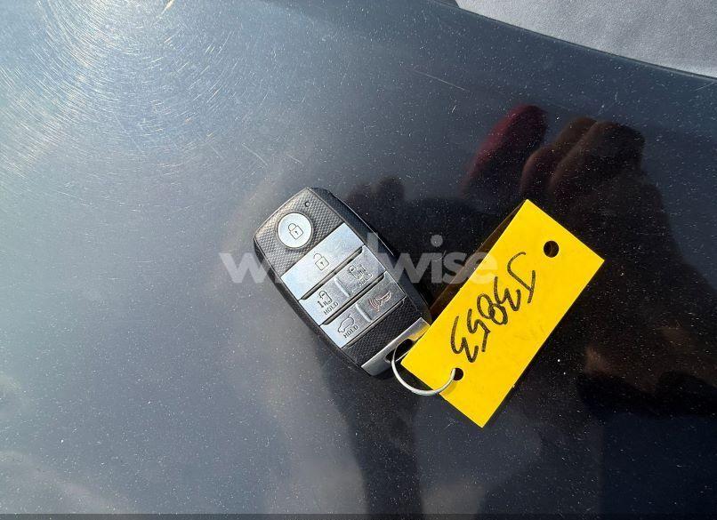 Photo 11 of 2017 Kia Sedona LX (VIN KNDMB5C10H6336253)