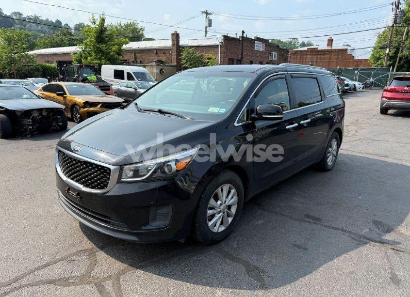 Photo 2 of 2017 Kia Sedona LX (VIN KNDMB5C10H6336253)