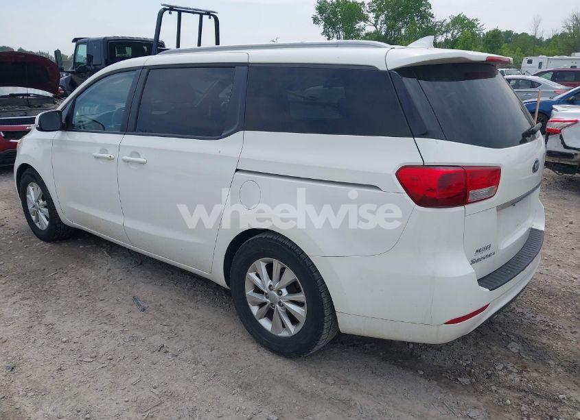 Photo 3 of 2015 Kia Sedona LX (VIN KNDMB5C11F6058007)