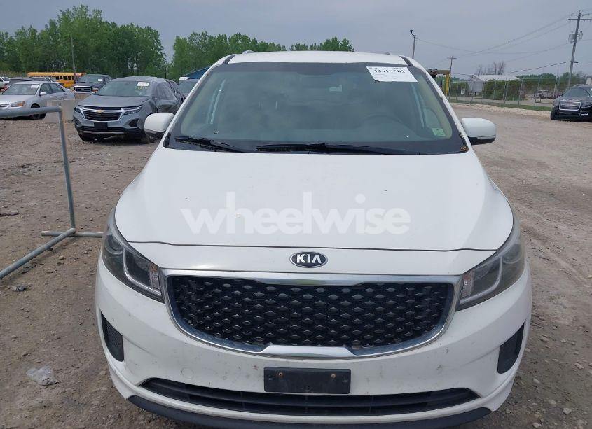 Photo 6 of 2015 Kia Sedona LX (VIN KNDMB5C11F6058007)