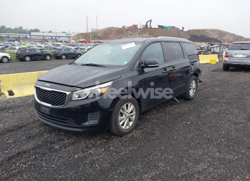 Photo 2 of 2016 Kia Sedona LX (VIN KNDMB5C11G6198382)