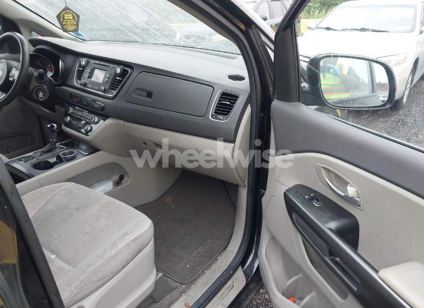 Photo 5 of 2016 Kia Sedona LX (VIN KNDMB5C11G6198382)