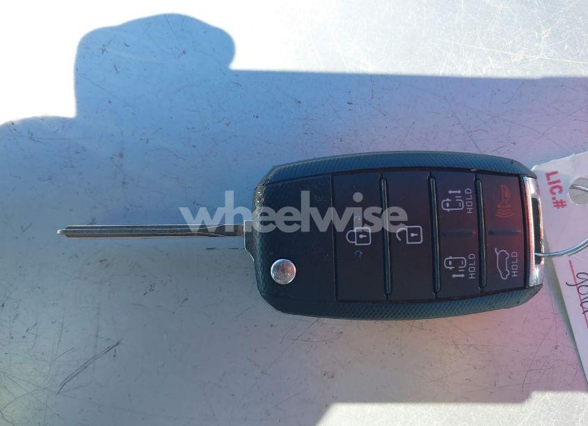 Photo 11 of 2016 Kia Sedona LX (VIN KNDMB5C11G6200227)