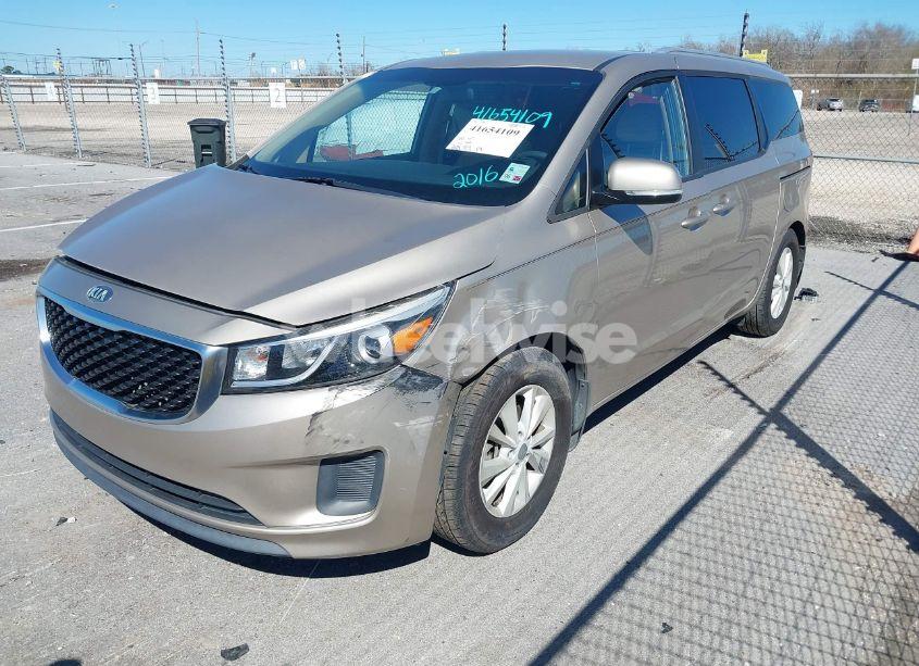 Photo 2 of 2016 Kia Sedona LX (VIN KNDMB5C11G6200227)