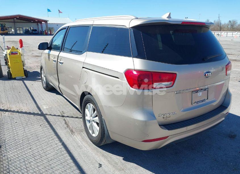 Photo 3 of 2016 Kia Sedona LX (VIN KNDMB5C11G6200227)