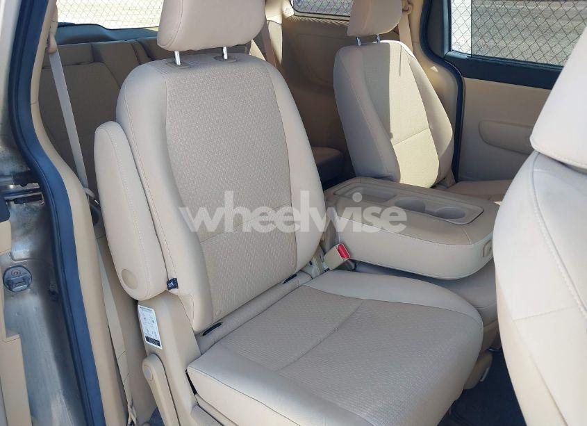 Photo 8 of 2016 Kia Sedona LX (VIN KNDMB5C11G6200227)