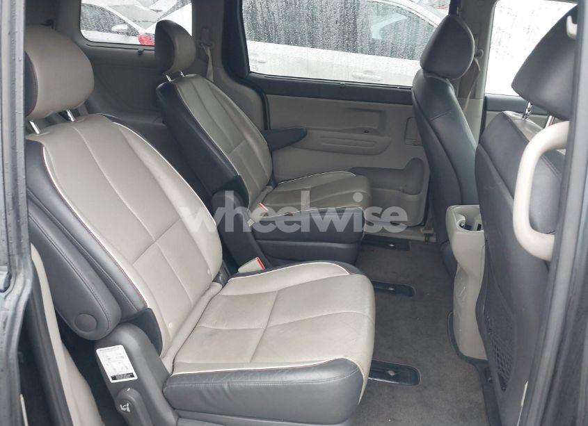 Photo 8 of 2017 Kia Sedona LX (VIN KNDMB5C11H6233620)