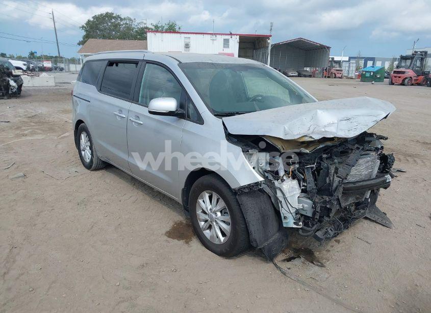 2018 Kia Sedona LX (VIN KNDMB5C11J6346098) main photo