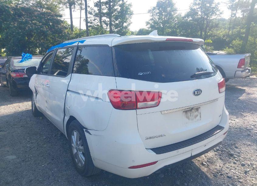Photo 3 of 2017 Kia Sedona LX (VIN KNDMB5C12H6331698)