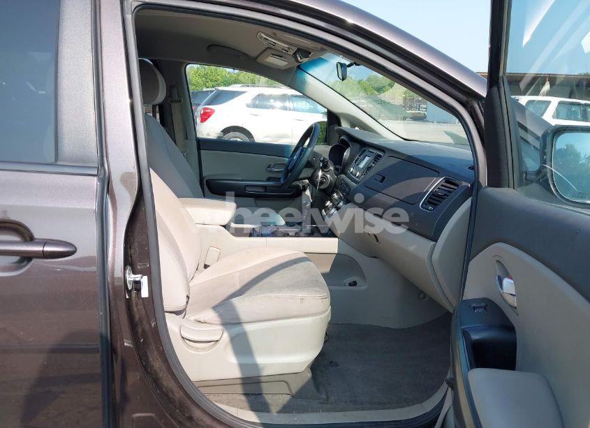 Photo 5 of 2016 Kia Sedona LX (VIN KNDMB5C13G6194625)