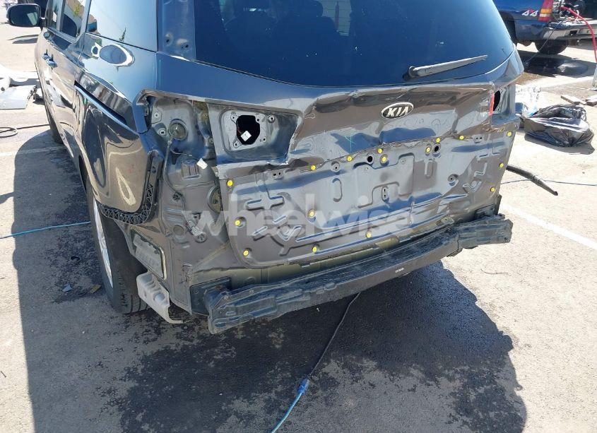 Photo 6 of 2017 Kia Sedona LX (VIN KNDMB5C13H6247373)