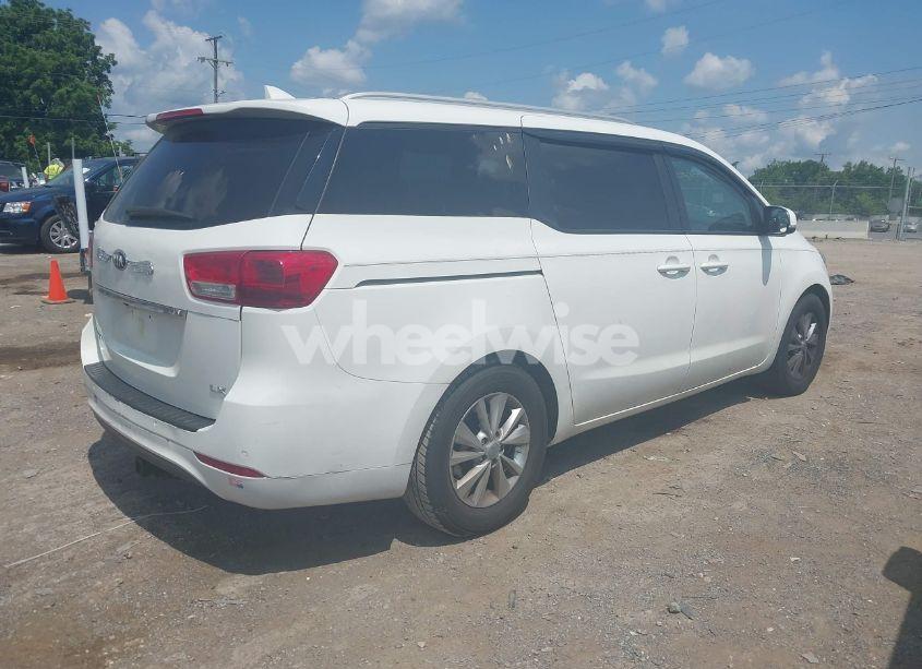 Photo 4 of 2016 Kia Sedona LX (VIN KNDMB5C14G6082917)