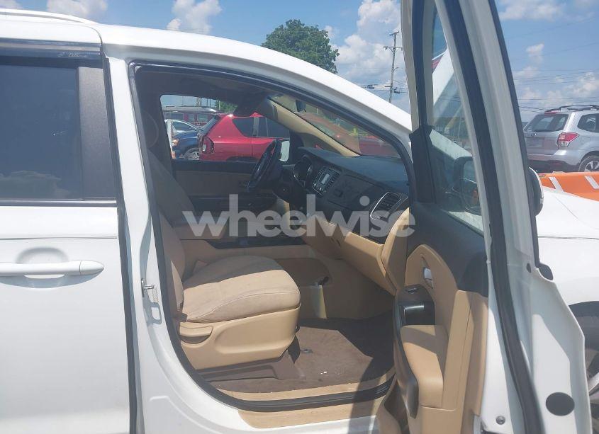 Photo 5 of 2016 Kia Sedona LX (VIN KNDMB5C14G6082917)