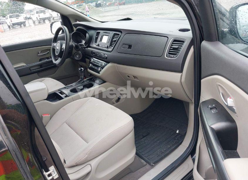 Photo 5 of 2016 Kia Sedona LX (VIN KNDMB5C14G6085932)