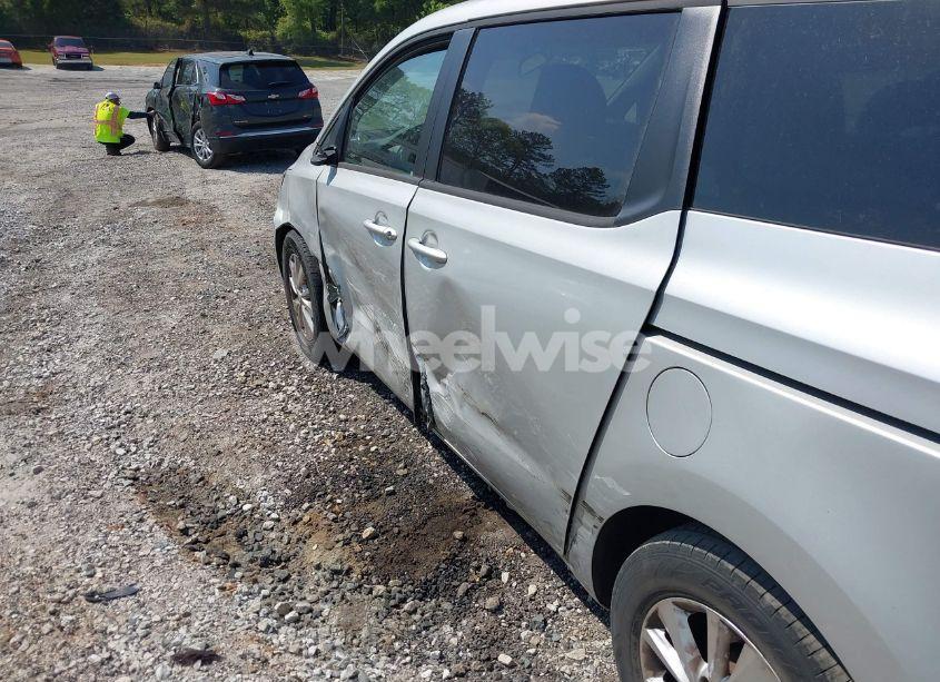 Photo 6 of 2016 Kia Sedona LX (VIN KNDMB5C14G6118122)