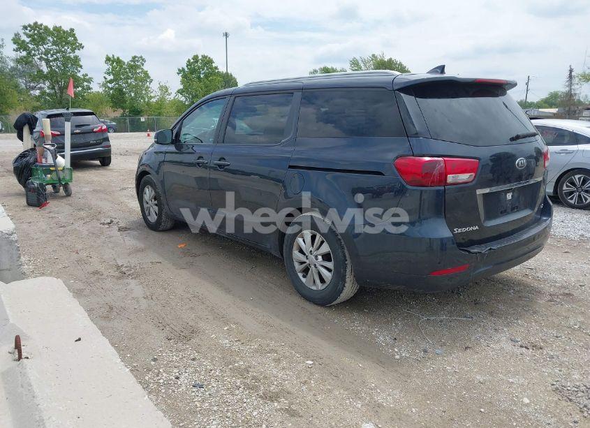 Photo 3 of 2016 Kia Sedona LX (VIN KNDMB5C14G6191247)
