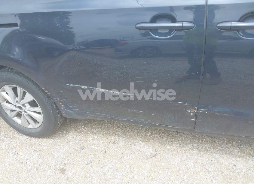 Photo 6 of 2016 Kia Sedona LX (VIN KNDMB5C14G6191247)