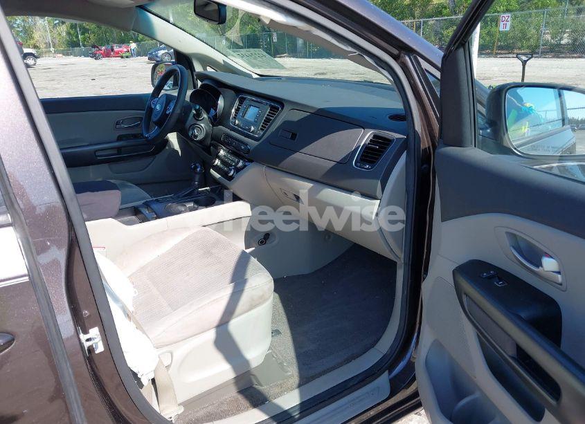 Photo 5 of 2016 Kia Sedona LX (VIN KNDMB5C14G6194620)