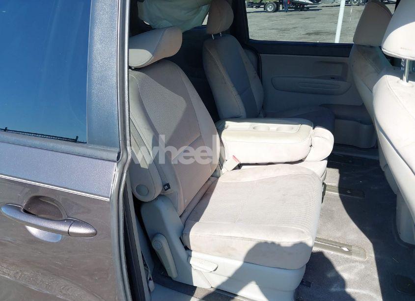 Photo 8 of 2016 Kia Sedona LX (VIN KNDMB5C14G6194620)