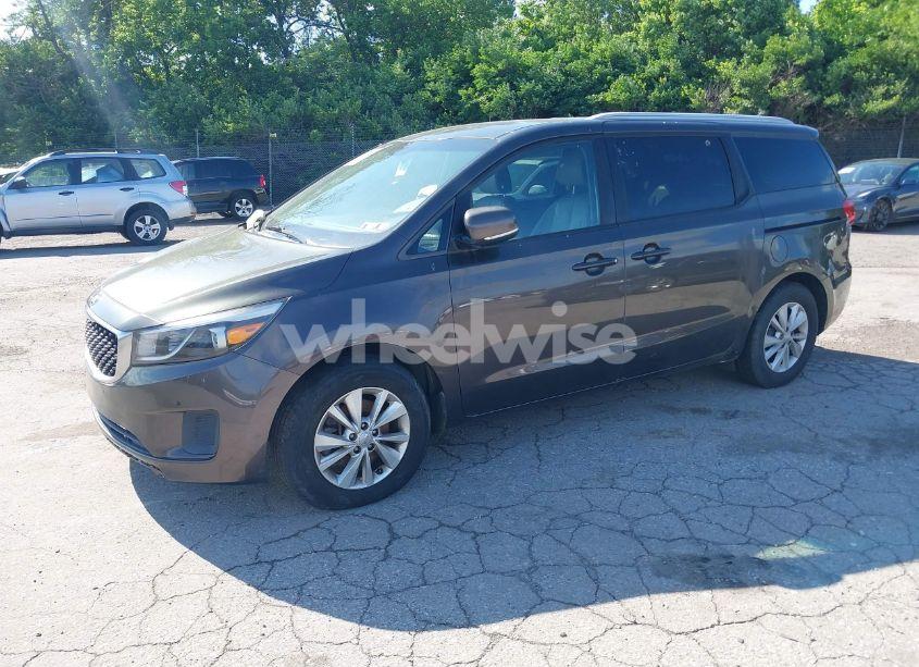 Photo 2 of 2017 Kia Sedona LX (VIN KNDMB5C14H6283833)