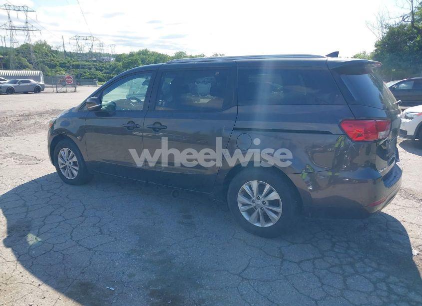 Photo 3 of 2017 Kia Sedona LX (VIN KNDMB5C14H6283833)