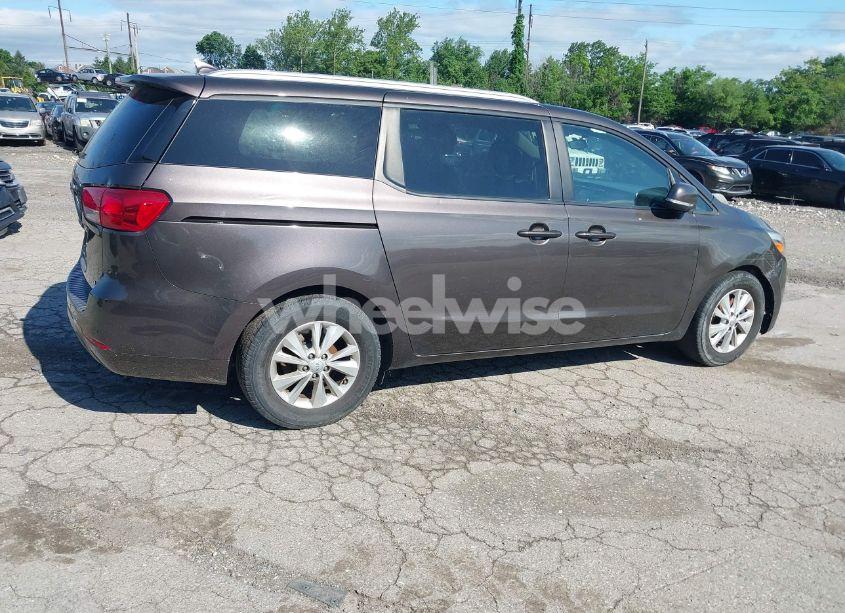 Photo 4 of 2017 Kia Sedona LX (VIN KNDMB5C14H6283833)
