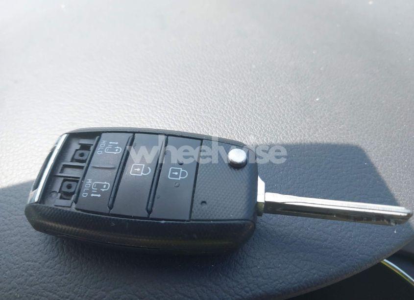 Photo 11 of 2017 Kia Sedona LX (VIN KNDMB5C15H6225200)