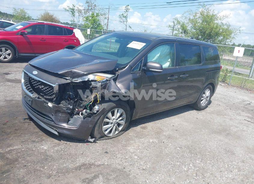 Photo 2 of 2017 Kia Sedona LX (VIN KNDMB5C15H6225200)