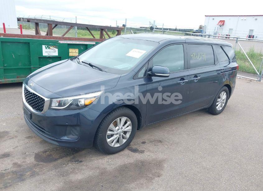 Photo 2 of 2017 Kia Sedona LX (VIN KNDMB5C15H6247892)