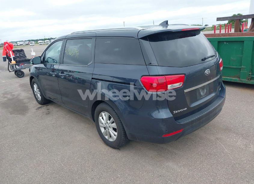 Photo 3 of 2017 Kia Sedona LX (VIN KNDMB5C15H6247892)