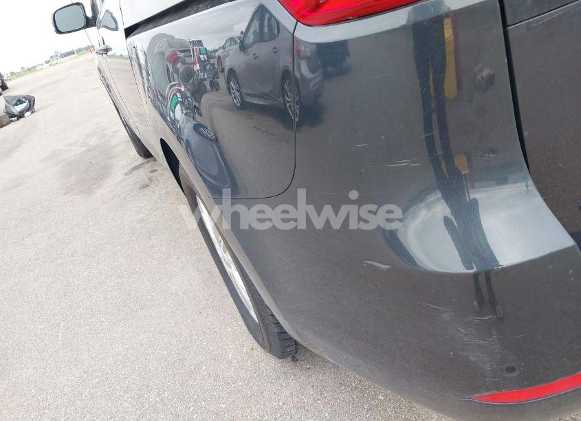 Photo 6 of 2017 Kia Sedona LX (VIN KNDMB5C15H6247892)